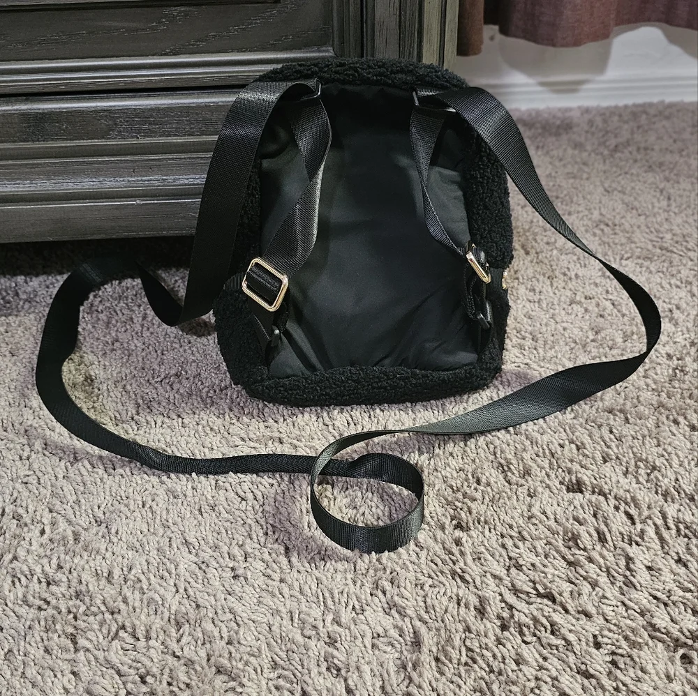 Lululemon Crossbody Bag - Picture 2 of 8